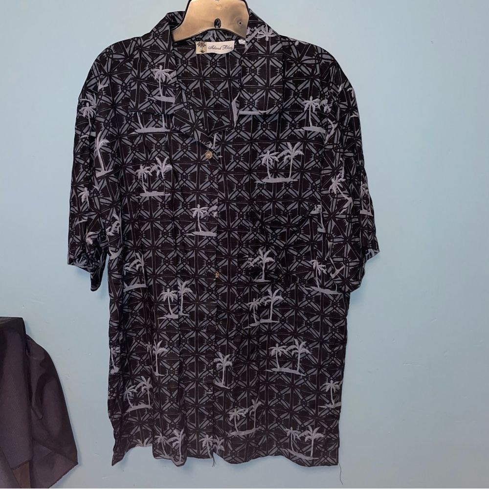 Island Blue Hawaiian Shirt with Palm Tree Print Size Men’s Medium